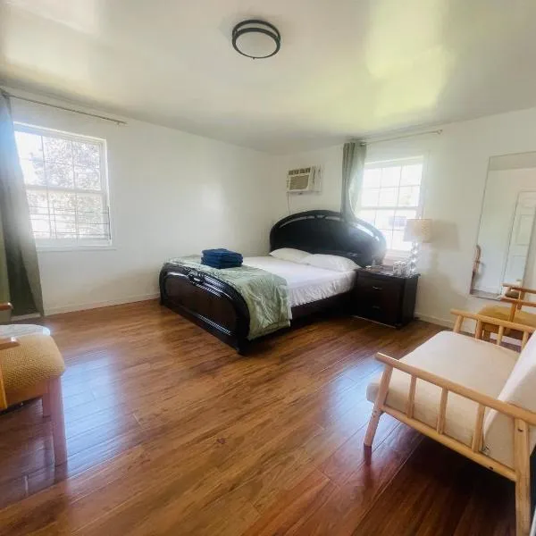 Stay and Relax, hotel en Locust Manor