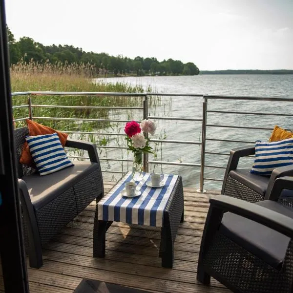 Domek na wodzie Topiko Czarter - Leśna Przystań, hotel in Węgorzewo