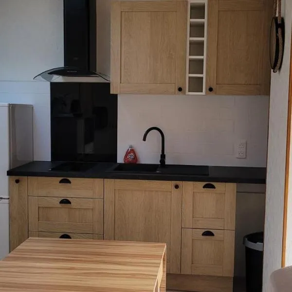 studio 20m, Hotel in Saint-Martin-des-Noyers