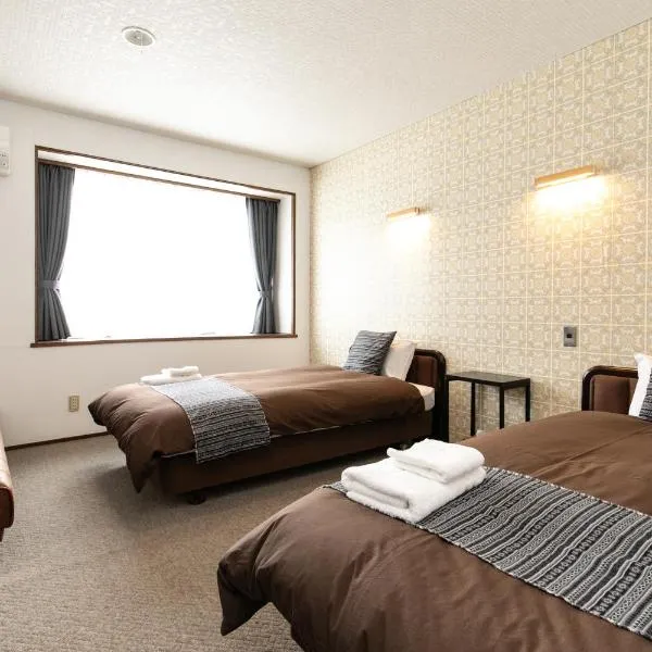White Tree Lodge Madarao Tangram, hotel di Shinano