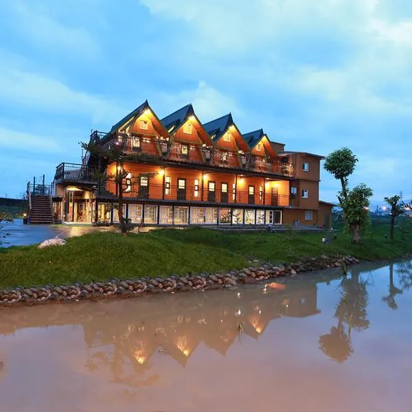 Artisan Hostel, hotel in Toucheng