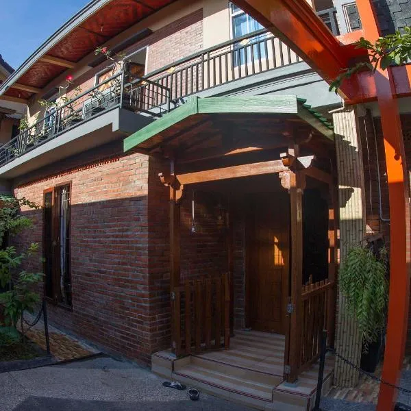 Crown Guest House, hotel v destinaci Ambarawa