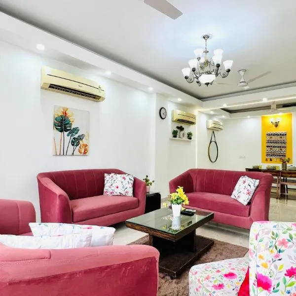 BluO 3BHK Safdarjung Enclave, Lift & Terrace Garden, hotel in New Delhi