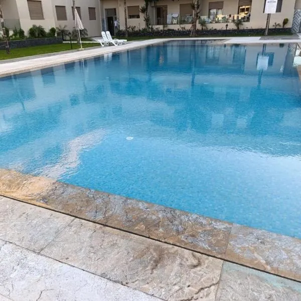 Appartement avec piscine proche plage oued cherrat, hotel a Sidi el Haj Bou Derbala