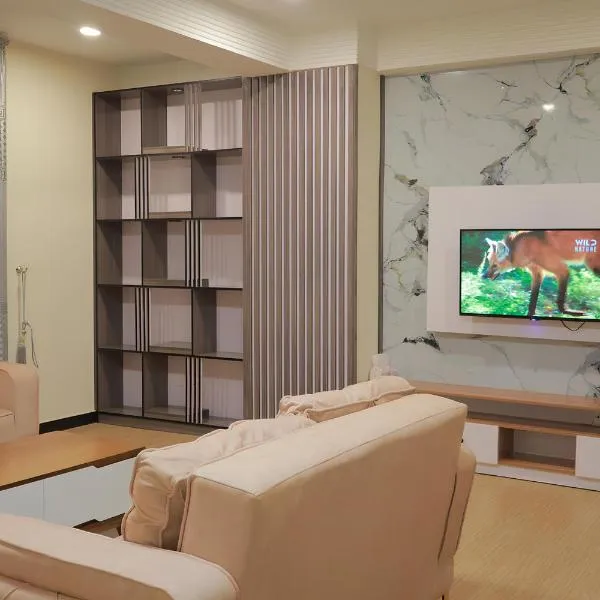 Spacious 5-Bedroom Apartment in the Heart of Bole, hôtel à Addis-Abeba