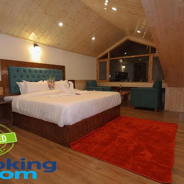 Hidden Heaven Waterfall view, hotel in Manāli