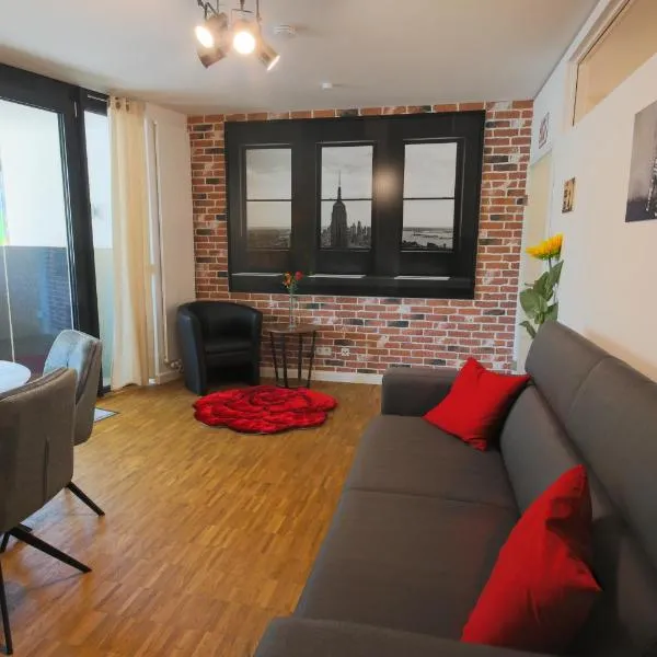 Fewo Art City-Studio Kassel-Innenstadt am Fulda-Ufer, 3 Schlafzimmer, Boxspring-Betten, bis 8 Personen, kostenfreier Parkplatz, Balkon, Terrasse, Fahrstuhl, hotel in Kassel