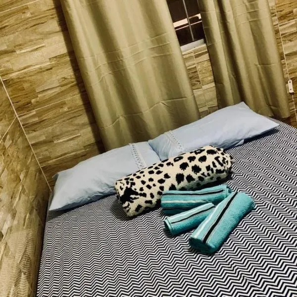 Quarto Caruaru fácil acesso para o pátio de eventos e Alto do Moura, hotel in Caruaru