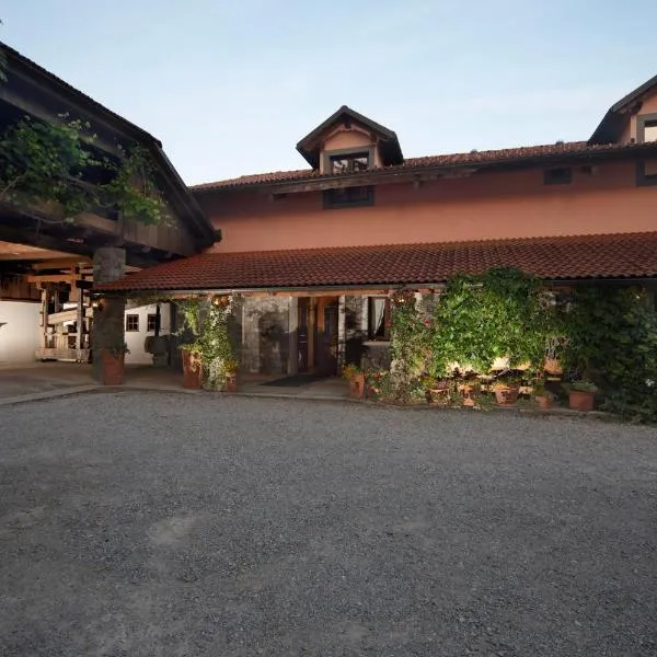 Green Escape garni hotel，位于波斯托伊纳的酒店