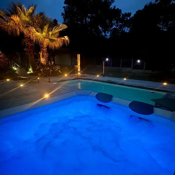 Le Chai de l'Océan - Villa Soulacaise plage à 100m Piscine Jardin 1400m2, Hotel in Soulac-sur-Mer