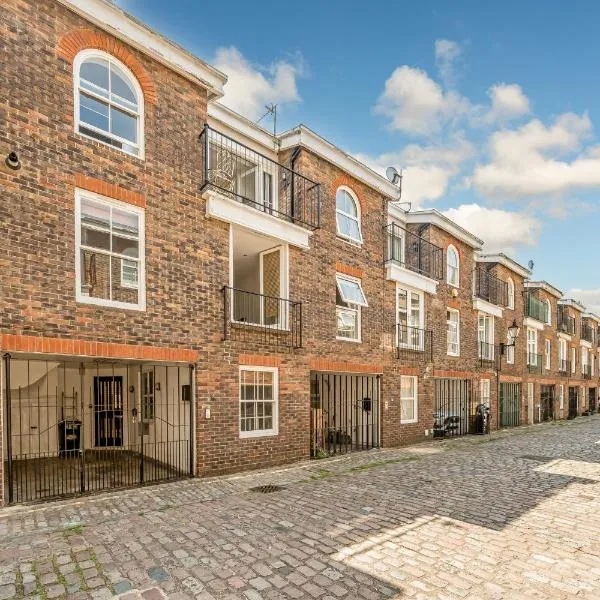 ELGIN MEWS NORTH beside Maida Vale tube and parking LONG TERM BOOKINGS, hotel in London