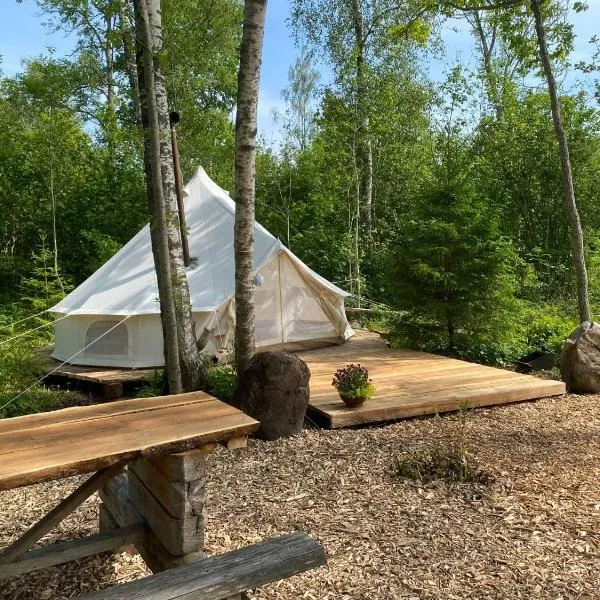 Off-grid forest glamping, hotel in Karuse