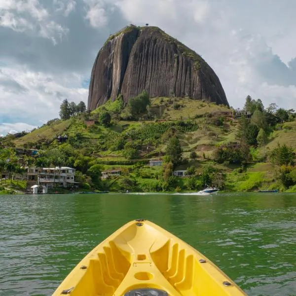 Descanso Bajo La Piedra Del Peñol, hotel v destinaci Guatapé