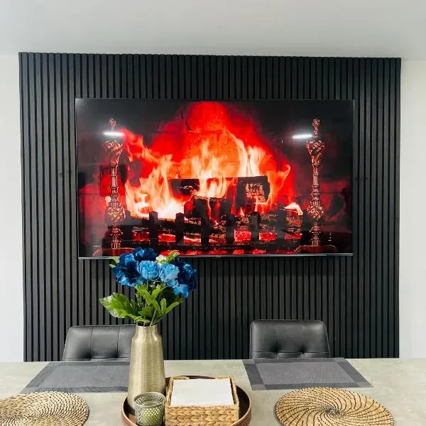 Luxurious New Home Near Airport, hôtel à Wythenshawe