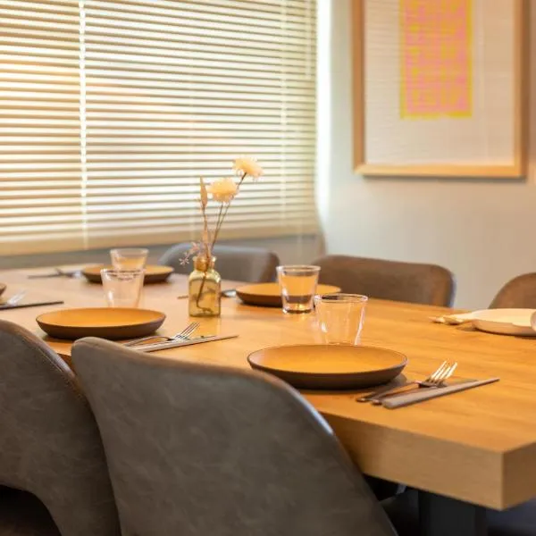 一棟貸切宿 Shiyon, 60-year-old renovated private house, hotel in Marugame