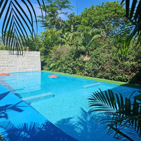 Ballena Rey Hotel, khách sạn ở Uvita