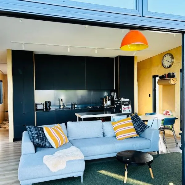 Home on the Hill Owaka: Owaka şehrinde bir otel