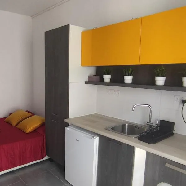 Studio Panthi, hotel in Paphos City