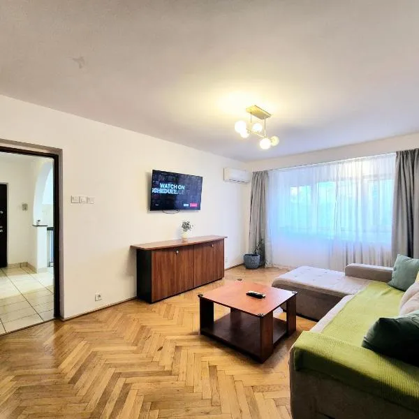 TRANQUIL Unirii - Airy & Comfy with Parking, hotel di Bucharest