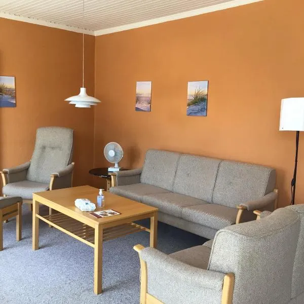 Ground floor apartment with washing machine, hotel v destinaci Hjorring