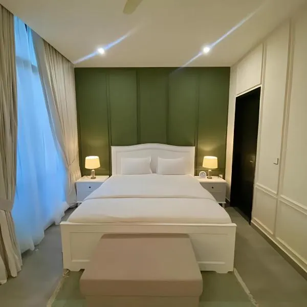 Opus Luxury Family Serviced Apartments Gulberg Lahore, hotel in Lahore
