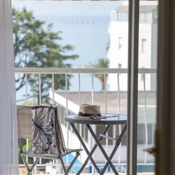 Studio vue mer clim plage aéroport Nice centre commercial centre affaires Nice Arenas emplacement excellent、サン・ローラン・デュ・ヴァールのホテル