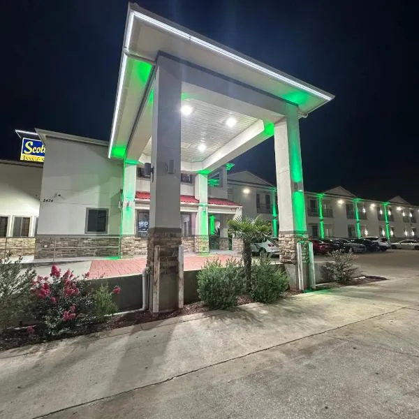 Scottish Inn and Suites, hotel di Katy