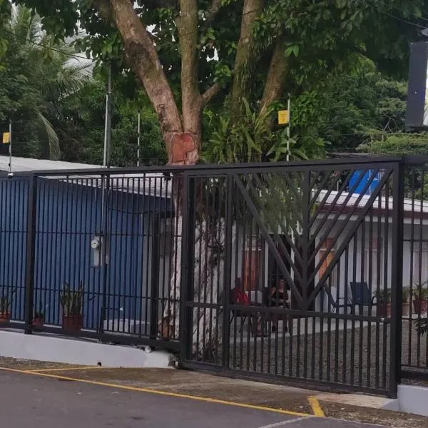 Cabinas Doña Alicia, hotel in Quepos