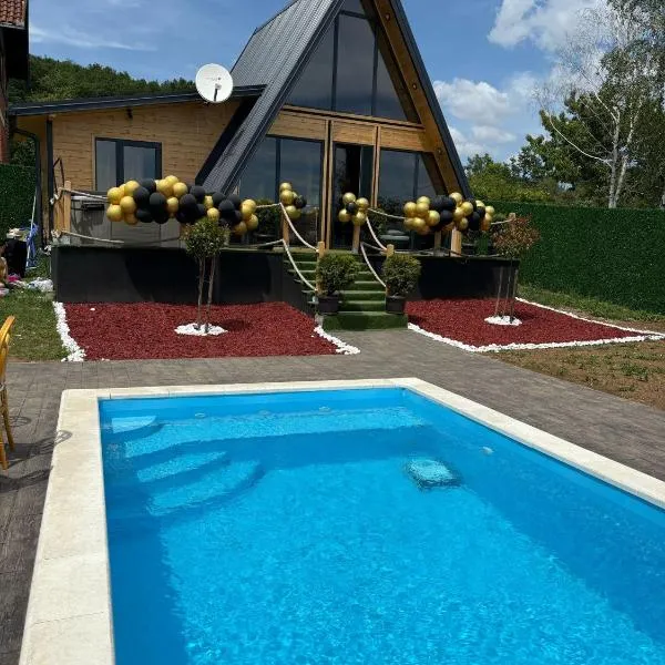 A-Frame Wellness Villa with Private Pool, Sauna & Jacuzzi near Belgrade, hotel en Koraćica