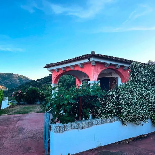 Villa con giardino e spettacolare vista mare a Porto San Paolo – hotel w mieście Porto San Paolo