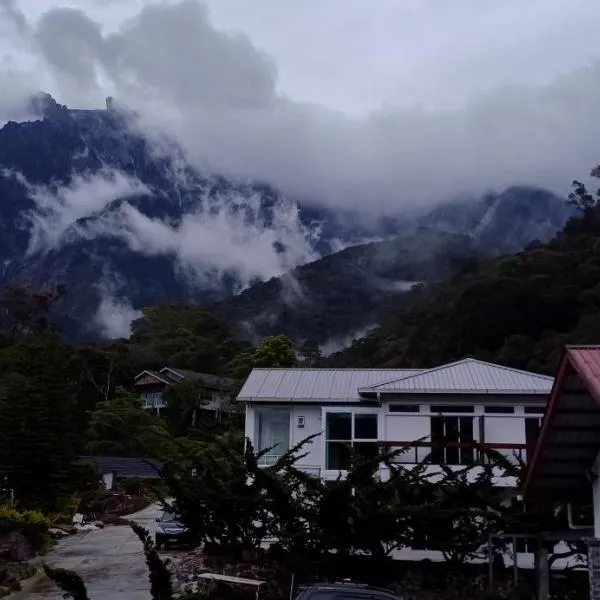 Sling & Stone Mountain Suites, hotel in Kundasang