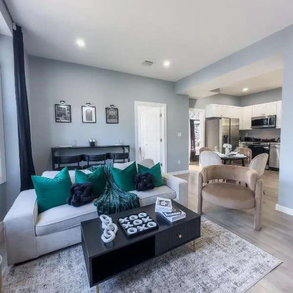 Stylish Secret, 1 FREE Parking, Sleeps 8, Walk to train and Red Bull Arena, 20 Percent OFF, hotel v destinaci Harrison