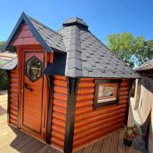 logement insolite KOTA, hotel in Commequiers