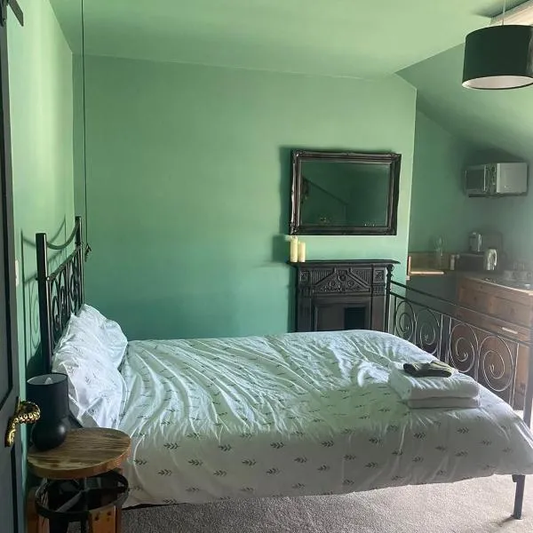 Explorer Room Ensuite Mountain View 3rd floor, ξενοδοχείο σε Pwllheli