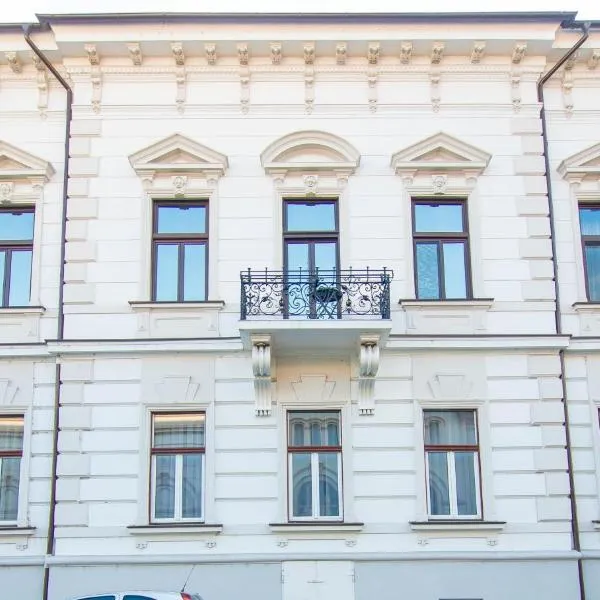 H&H Luxury Apartments, hotel in Arad