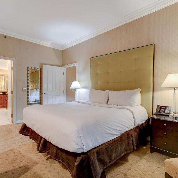 Lumiere Suite at MGM Signature Tower 1 with Balcony 5 MIN WALK FROM F1 GRANDSTAND, Las Vegas