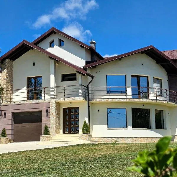 Brit House Pitesti X, hotel in Smeura