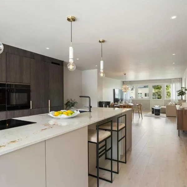 Newly renovated exclusive big apartment, city center, 3 bedrooms, 2 bathrooms with WC and more、クリスティアンサンのホテル