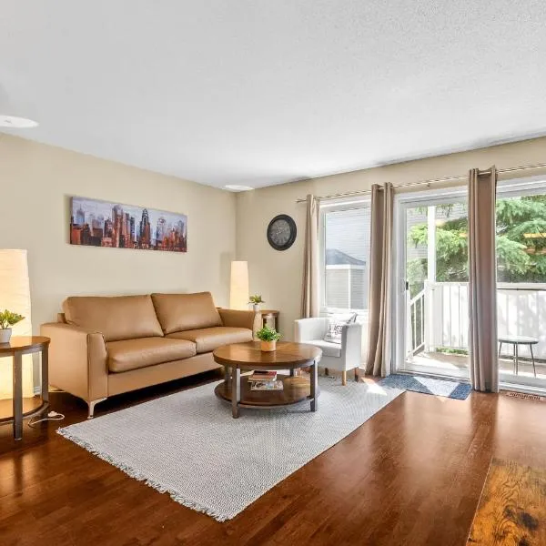 Cozy Modern Condo Near Downtown Ottawa with Free Parking and Patio, viešbutis Otavoje