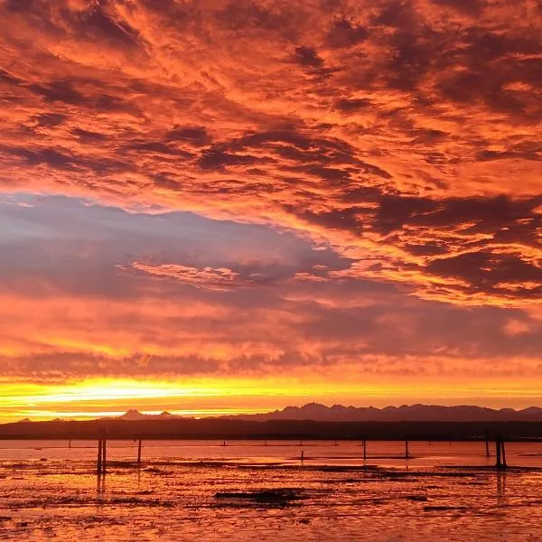 Lodge with Beautiful Forest, Mountain, & Ocean Views, hotel Kodiak városában