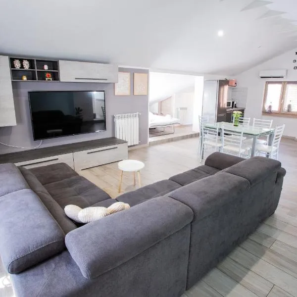 Mansarda in centro - Relax a due passi dal Lago Maggiore, hotel in Luino