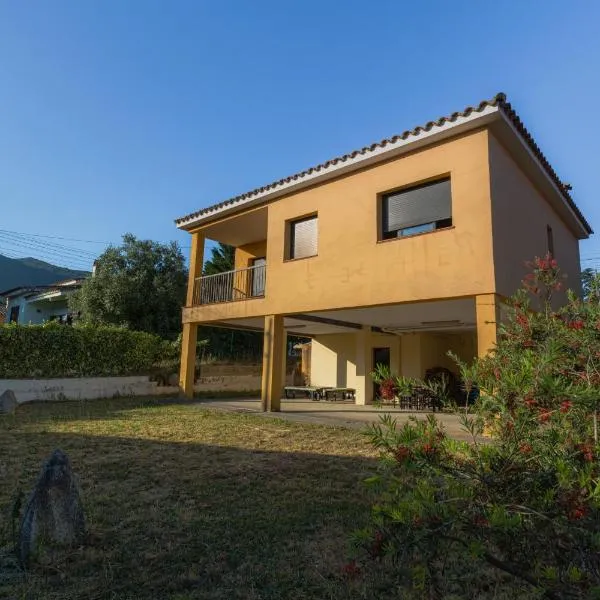 Caserna 13 - Moderna Casa de Pueblo en Maçanet, hôtel à Maçanet de Cabrenys