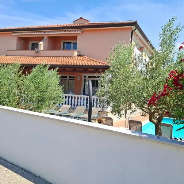 Apartments Kimm's Hideaway, hotel in Poreč