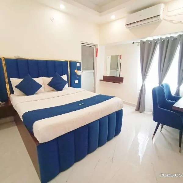 Prince Lodge and Banquet, hotel in Khairāni