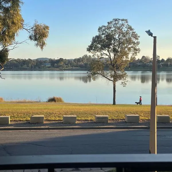 Luxury Lake Front Living, хотел в Lake Albert