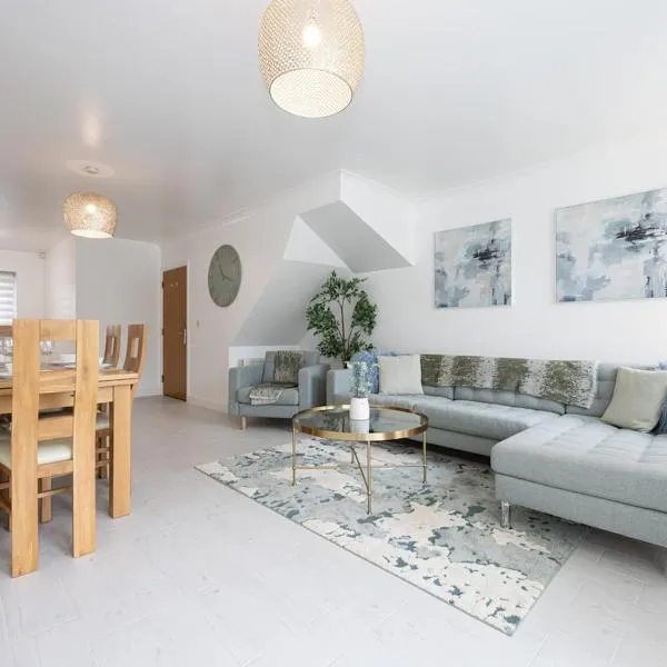 Stylish 3 or 4 Bed House and Parking, hôtel à Manchester