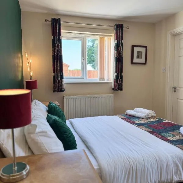 Hawk House, hotel u gradu West Camel