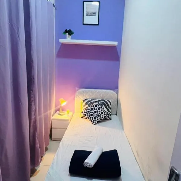 Solo Stay Partition Room in Al Barsha 1, ξενοδοχείο στο Ντουμπάι