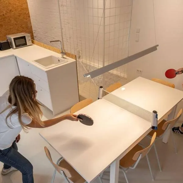 COOLEST Apartment in Berlin, easy Check-in, close to center, Youngster Maisonette #7, hotel v Berlíně