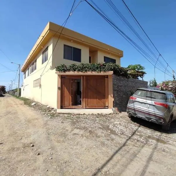 Casa General Villamil, amplia y cerca del mar: Playas şehrinde bir otel